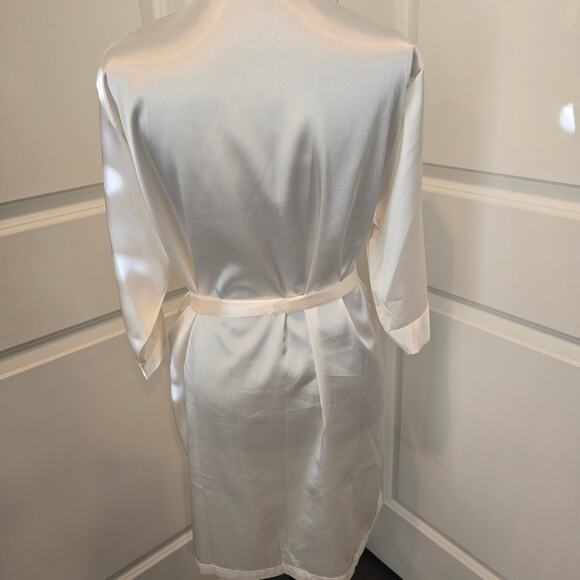 NWOT Pretty Robes White "Bride" Mid-Length Short Sleeve Satin Robe Size S/M - Picture 3 of 6